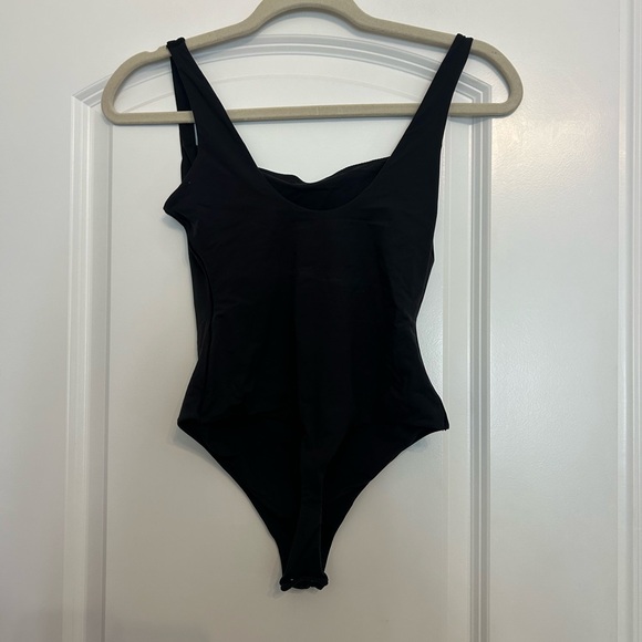 Skims Fits Everybody Square Neck Bodysuit - Picture 5 of 6